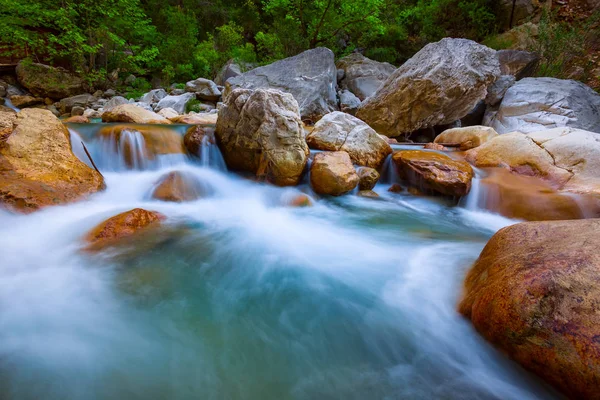 Гірська Річка Пливе Над Камінням Каньйоні Фортеці — стокове фото