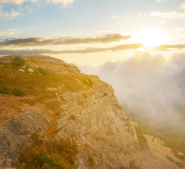 Misty Mountain Valley Sunset Outdoor Hiking Background — Stock Photo, Image