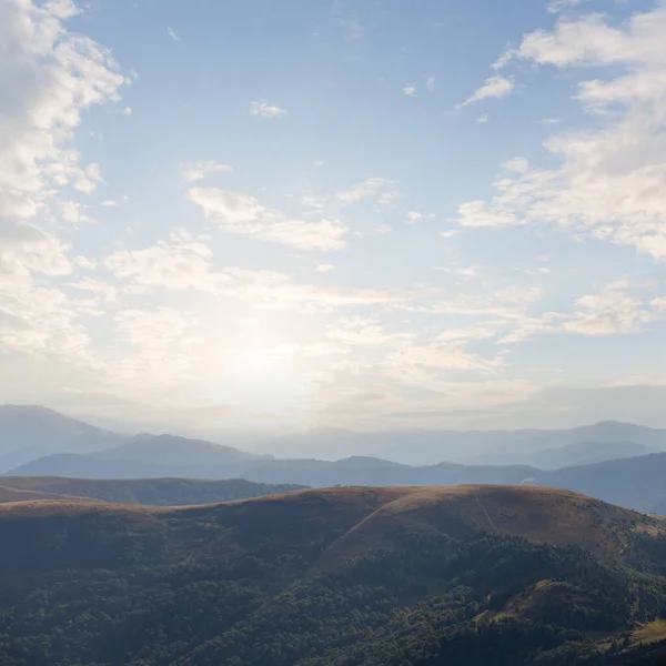 Cume Montanha Uma Névoa Pôr Sol — Fotografia de Stock