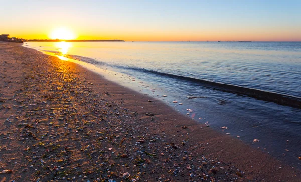 Piaszczysta Plaża Morska Wschodzie Słońca Wczesnym Rankiem Scena Morska — Zdjęcie stockowe