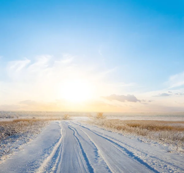 Красивая Зимняя Снежная Равнина Дорогой Закату — стоковое фото