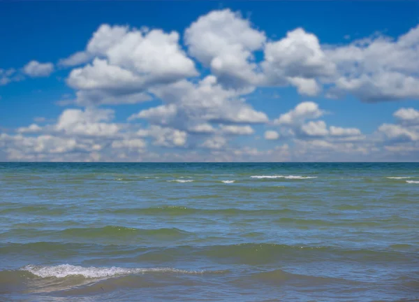 Emerald Sea Cloudy Sky Summer Vacation Background — Stock Photo, Image