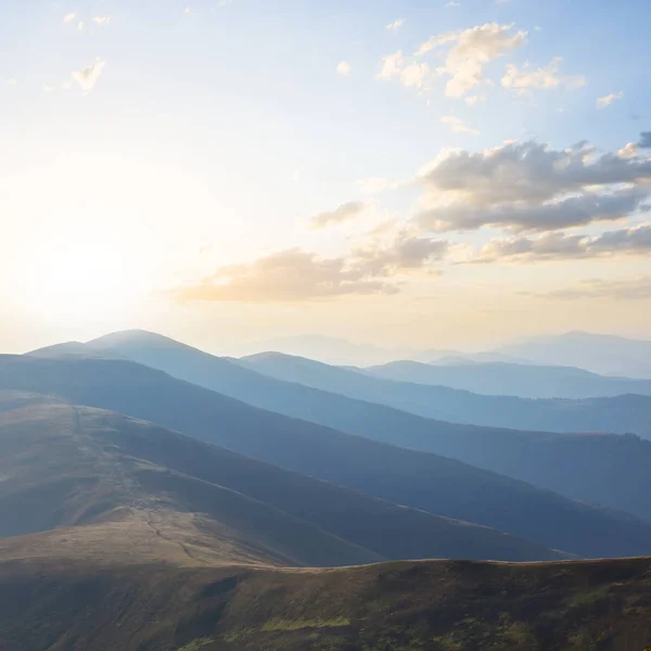 산등성이 실루엣 — 스톡 사진