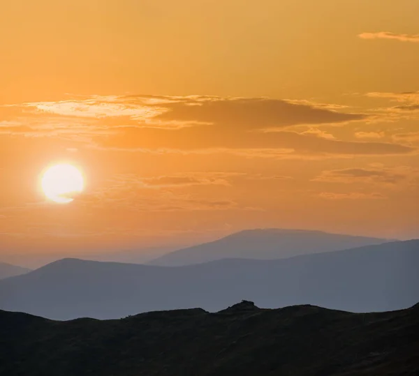 Vacker Bergskam Silhuett Vid Solnedgången Naturlig Bakgrund — Stockfoto