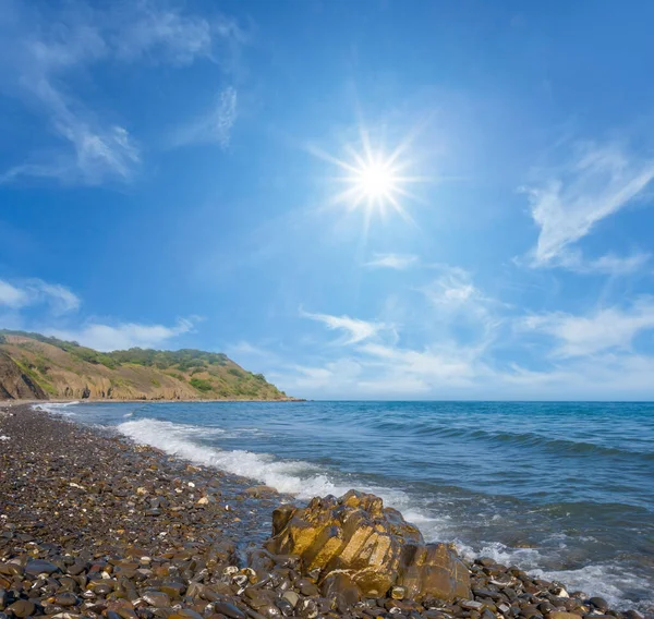 Stenig Havskust Solig Sommardag — Stockfoto