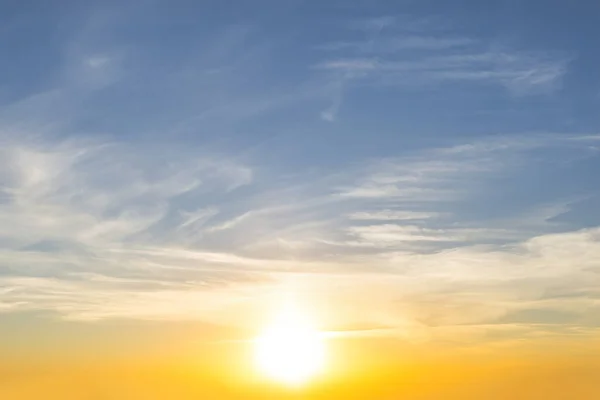 Puesta Sol Dramática Sobre Cielo Nublado Fondo Aire Libre Por —  Fotos de Stock