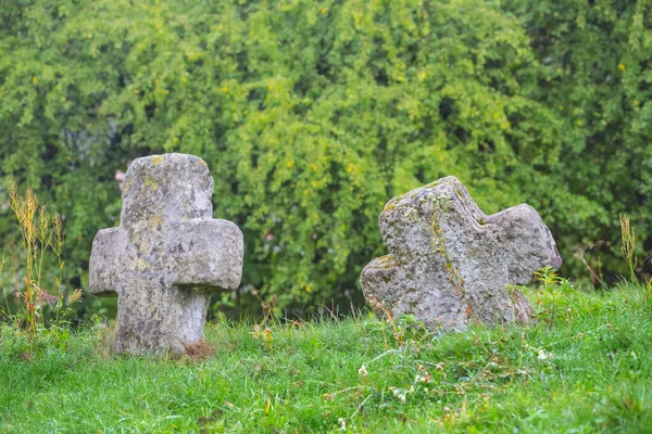 Старый Кладбищенский Каменный Крест Лесу Исторический Памятник — стоковое фото