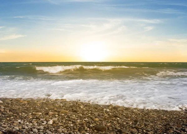 Costa Del Mar Con Pequeños Guijarros Atardecer —  Fotos de Stock