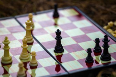 Rakamları ve spor geçmişi olan satranç tahtasını kapat