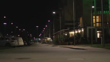 Soçi, Rusya - 19 Haziran 2017: İnsanlar yürür caddenin Imeretinsky bölgesinde, Sochi.