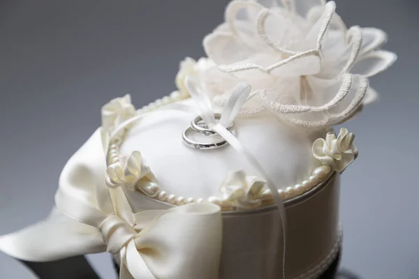 Gâteau Mariage Blanc Sur Une Table — Photo