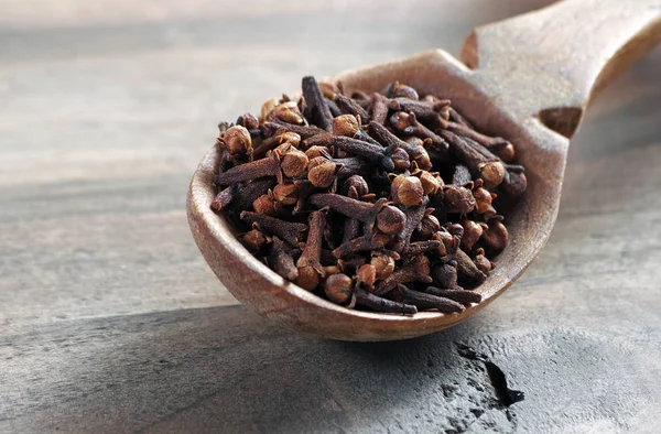 Cloves Wooden Spoon Traditional Spices — Stock Photo, Image