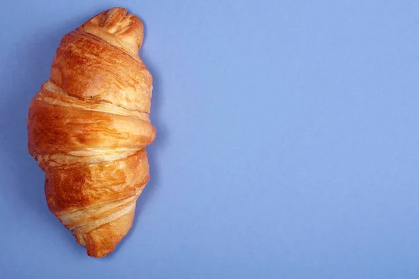 Croissant Top View Croissant Bright Blue Background Fresh Ruddy Croissant — ストック写真