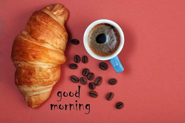 Croissant Und Tasse Kaffee Croissant Und Kaffee Auf Einem Bunten — Stockfoto