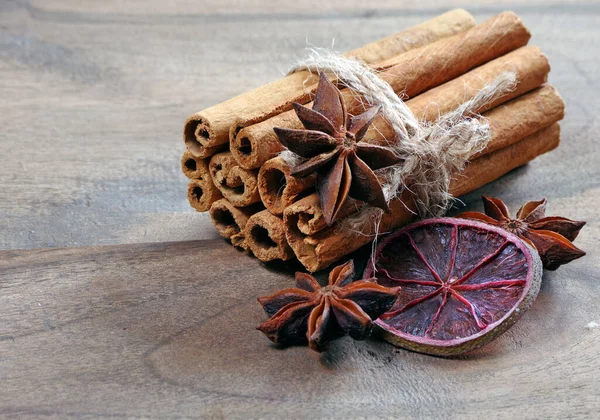 Traditional Spices Mulled Wine Cinnamon Sticks Anise Stars Dry Citruses — Stock Photo, Image