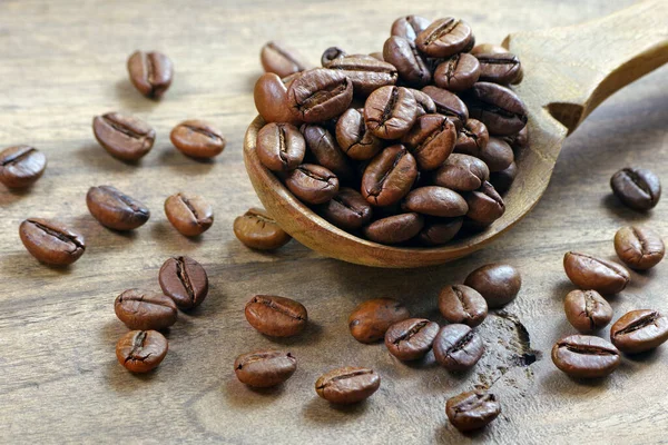 Pörkölt Kávébab Egy Fakanállal Közelről — Stock Fotó