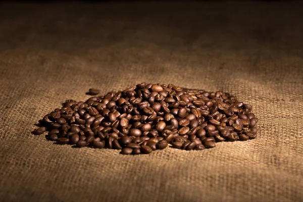 Aroma lezzet kahve tahıl, fasulye dokulu arka plan üzerinde