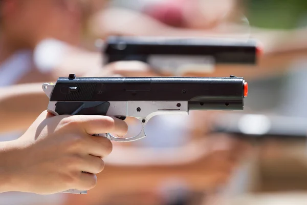 Wedstrijden in het pistool schieten — Stockfoto