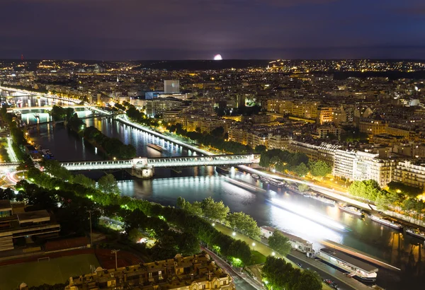 Uitzicht over Parijs bij nacht — Stockfoto