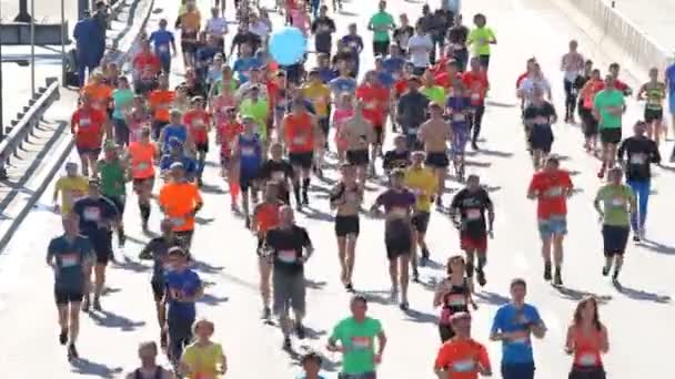 Meia maratona de Kiev em Kiiv, Ucrânia . — Vídeo de Stock