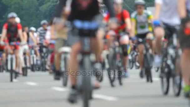 Розмитий натовп велоспорту — стокове відео