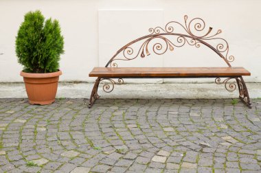 Dekoratif tencere tezgah ve çiçek