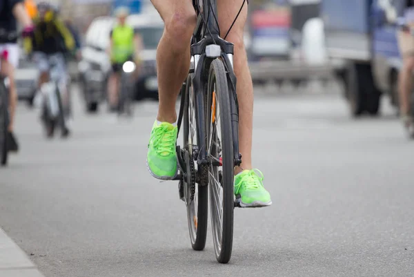 Mensen groep van fietsers — Stockfoto