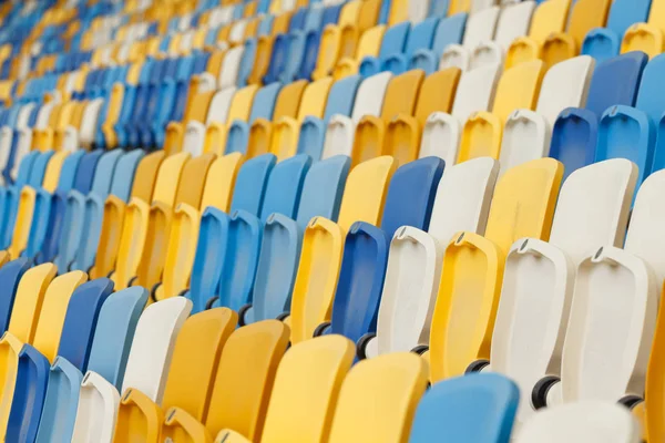 Lege tribunes in stadion — Stockfoto