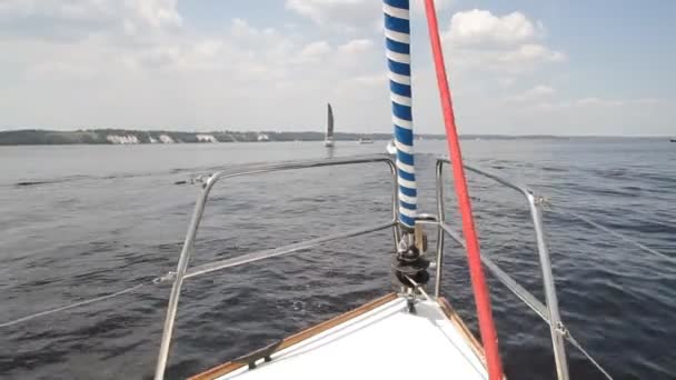 Sailing Yacht Cruising Havet — Stockvideo