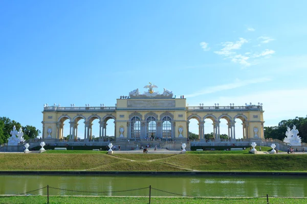 Monumento a la gloria en el Palacio de Schonbrunn — Foto de Stock