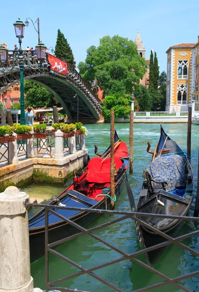 Gondola boats in Venice — Stockfoto