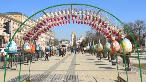 ウクライナ キエフのソフィア広場にイースターの卵を着色するための民芸のキエフ ウクライナ 2018 ウクライナ イースター音楽祭 — ストック動画