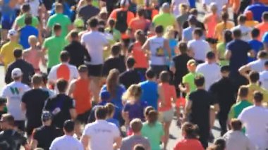 Maratonunu bulanık çalışan insanların