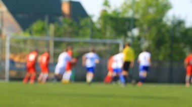 Futbol oyuncuları köşe kapısında bir