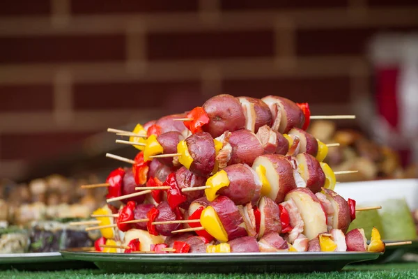 Batatas fritas com carne e pimenta — Fotografia de Stock