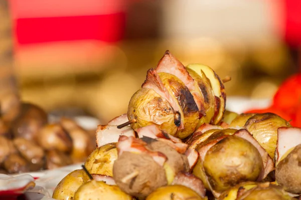 Dönerspieß aus Kartoffeln und Fleisch — Stockfoto