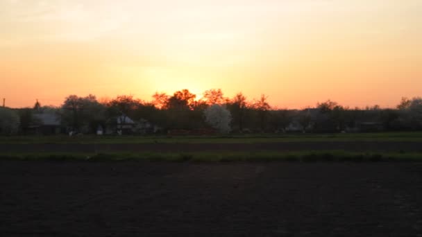 Ukrainisches Dorf Bei Sonnenuntergang Frühling Mit Einem Schieberegler — Stockvideo