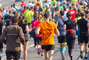 Kyiv 'de birçok insan amatör maraton koşar.