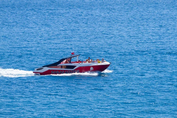 Kemer Turchia Giugno 2018 Motoscafo Cavalca Turisti Sul Bellissimo Mare — Foto Stock