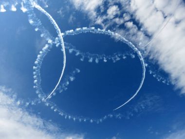 Mavi dürtü uçak gökyüzü arka plan