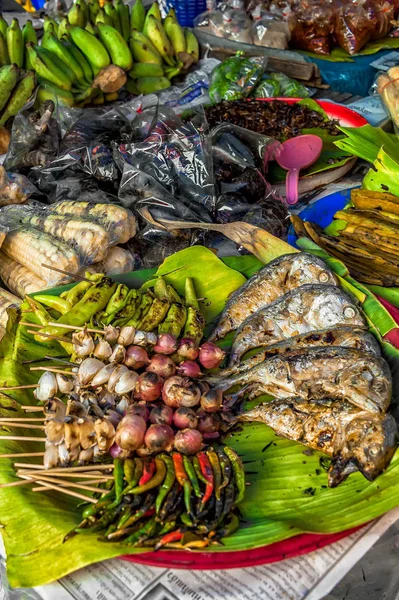 Ucuz ve hızlı paket servisi olan restoran yiyecek. 