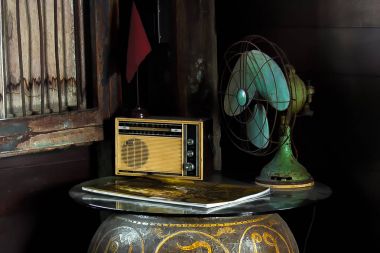 Vintage ev aletleri ile natürmort.