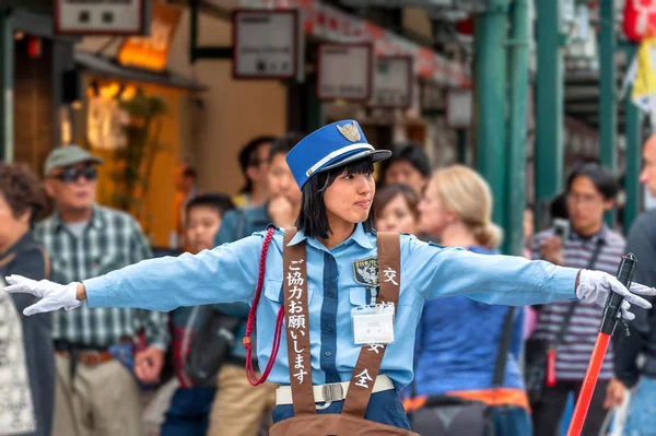 Friendly traffic warden on duty. — Stock Photo, Image