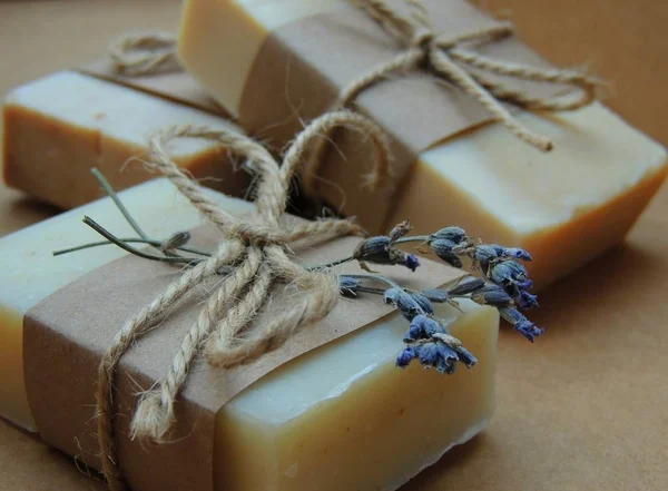 Sabão Lavanda Spa Artesanal Fundo Marrom Escuro Fazer Sabão Barras — Fotografia de Stock