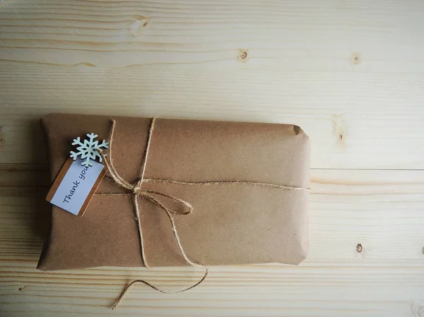 Pakowanie Prezentów Paczka Podłoże Drewniane Małych Firm Zakupy Online — Zdjęcie stockowe