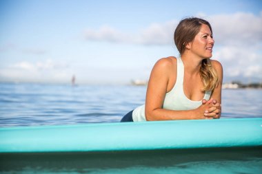 Hawaii onu kürek gemide ürpertici atlet