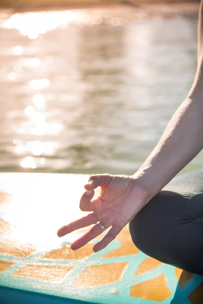 Womans izolálása kéz a namaste hála — Stock Fotó