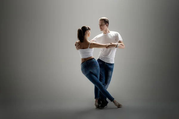 カップル ダンスの社会ダンス — ストック写真