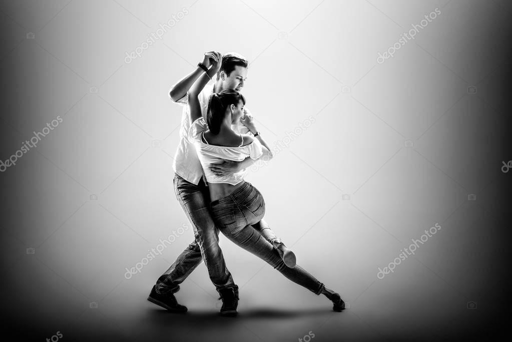 couple dancing social danse