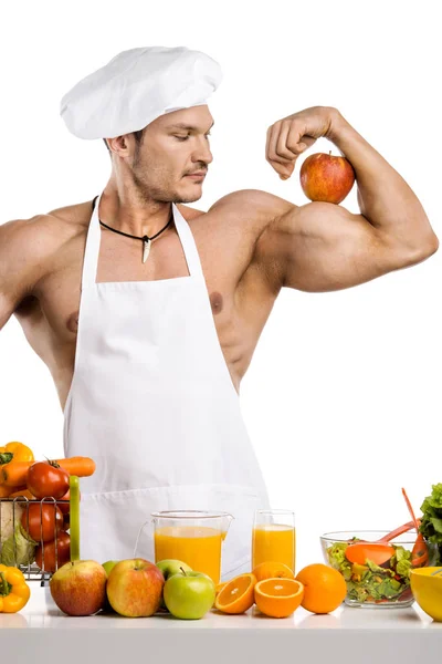 Mannen bodybuilder kock med äpple på biceps — Stockfoto